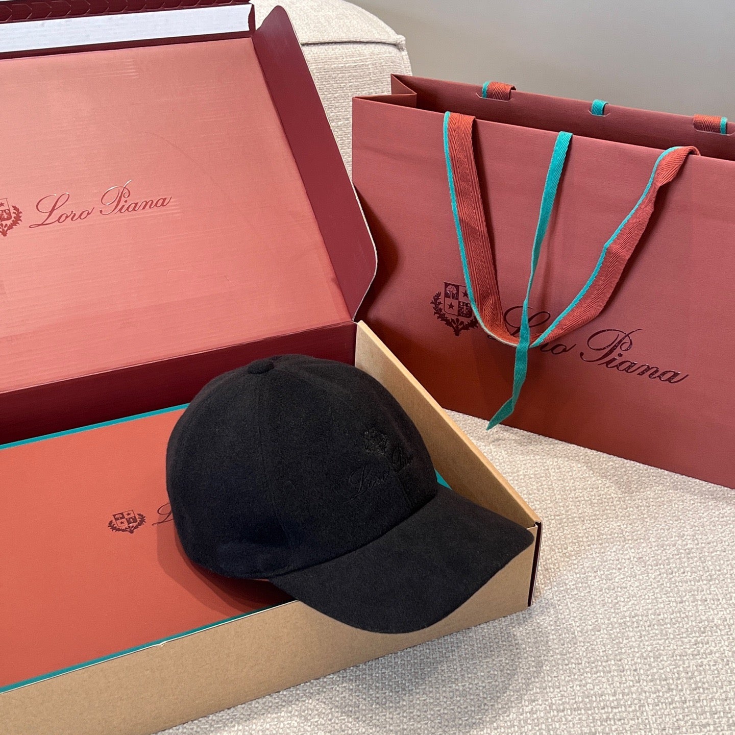 Loro P Cashmere Cap