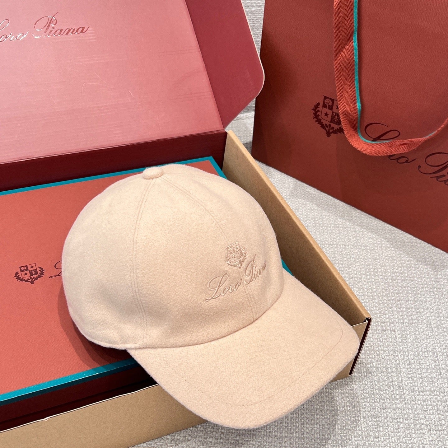 Loro P Cashmere Cap